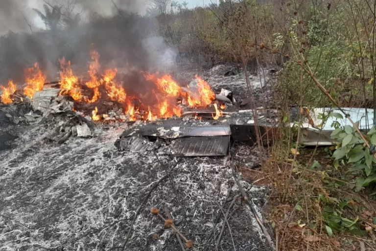 Avião de pequeno porte cai e provoca cinco mortes no Mato Grosso