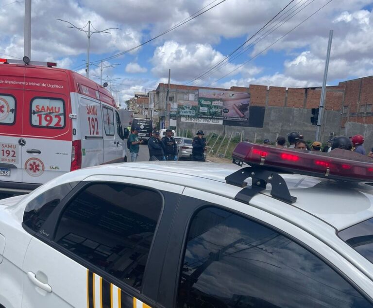 Mulher morre após se envolver em acidente com ônibus da PM em Nossa Senhora da Glória