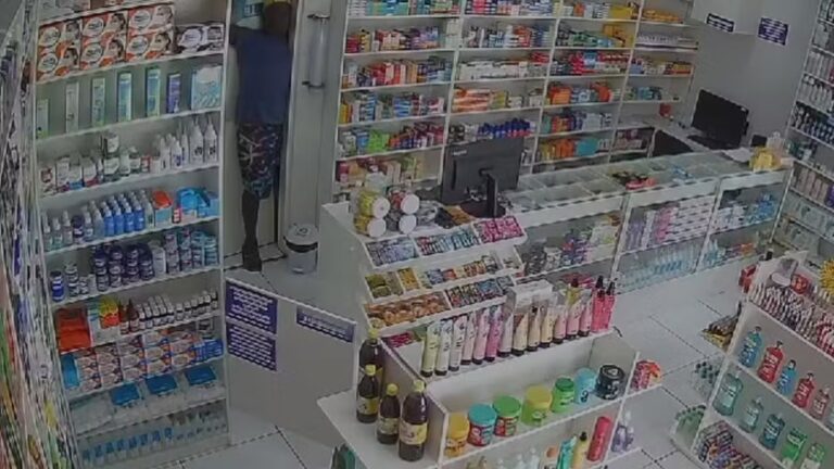 Funcionária de farmácia escapa de abuso sexual após trancar porta de banheiro e suspeito ficar com a perna presa em Aracaju