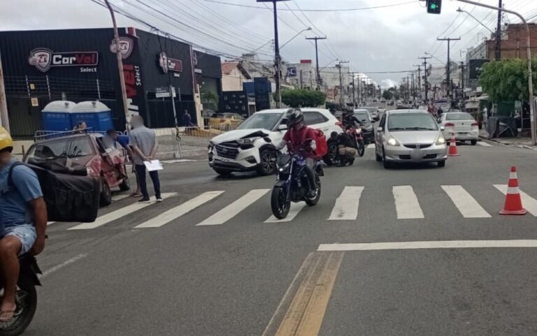 Cinco pessoas ficam feridas em dois acidentes diferentes na Região Central de Aracaju