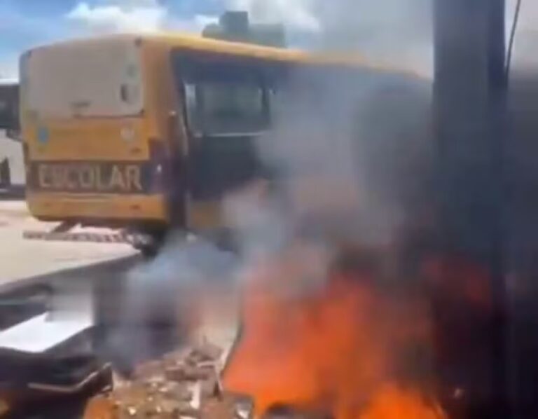 incêndio atinge garagem do transporte escolar de Lagarto