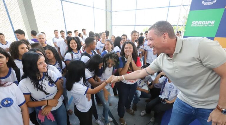Governo Fábio consolida avanço na educação com escolas reformadas e climatizadas; meta é universalizar a climatização