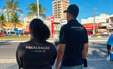 Educação Física: Fiscais flagram exercício ilegal da profissão na Orla