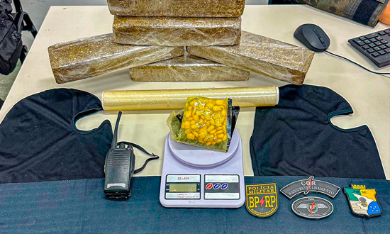 Radiopatrulha apreende drogas e materiais para tráfico em São Cristóvão