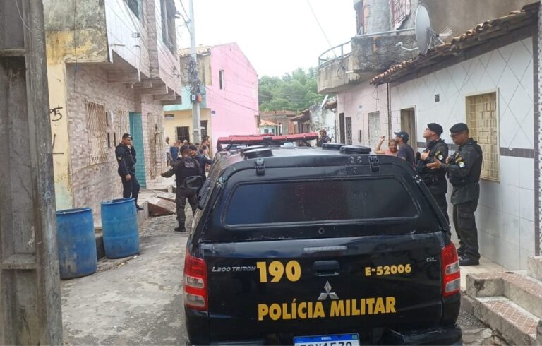 Mulher é encontrada morta dentro de residência em Aracaju