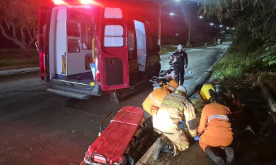 Homem fica ferido após cair de moto no bairro Capucho