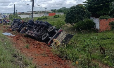 Mãe e filha morrem atropeladas por carreta em Rosário do Catete