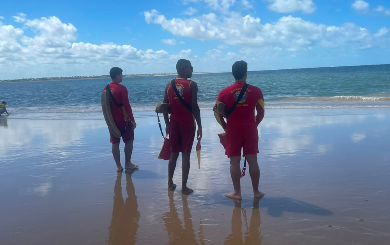 Bombeiros buscam adolescente que desapareceu após mergulho em Aracaju