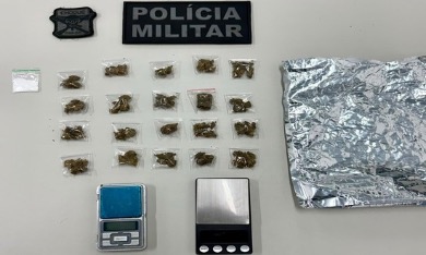 Polícia apreende 16 papelotes de maconha em bolso de suspeito na Zona Sul