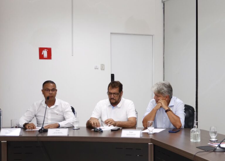 Prefeito Júlio se posiciona em defesa de trabalhadores da VRS e cobra decisões conjuntas no transporte metropolitano