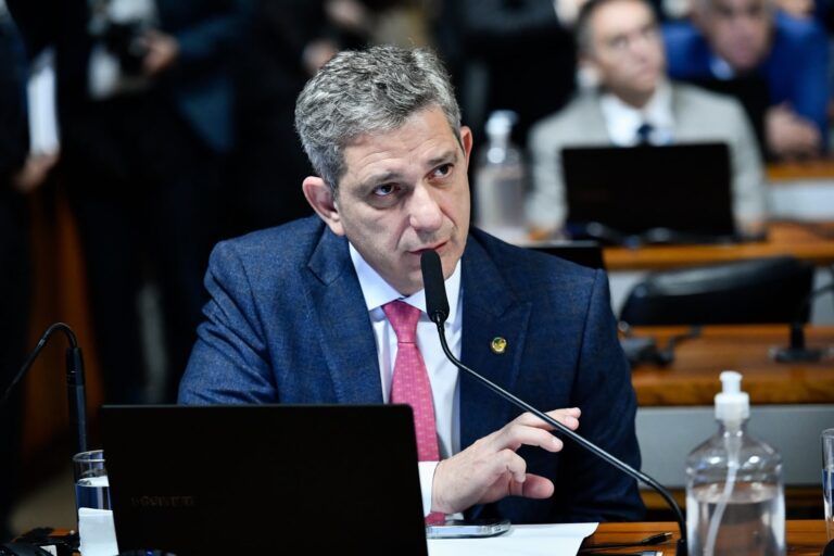 Rogério chama homens à responsabilidade e lidera mobilização contra violência às mulheres