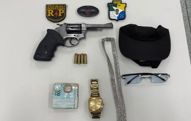 Radiopatrulha prende homem por porte ilegal de arma de fogo na zona sul