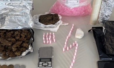 Radiopatrulha apreende drogas e materiais do tráfico no bairro Olaria