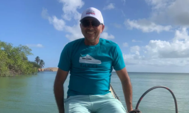 Corpo de piloto que morreu após queda de monomotor é velado na Bahia