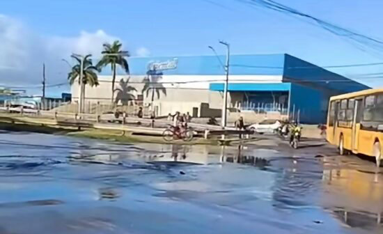 Rompimento de tubulação deixa dez bairros de Aracaju sem água