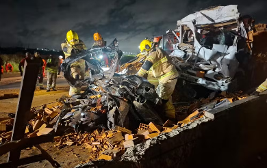 Duas pessoas morrem após acidente envolvendo caminhão na BR-101